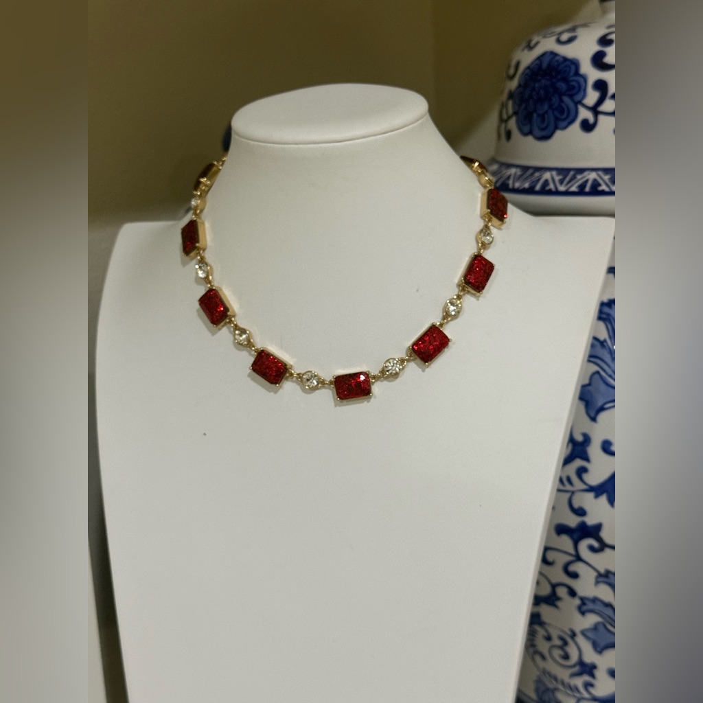Dana Buchman Sparkly Red And Clear Rhinestone Gold Tone Necklace 11$
